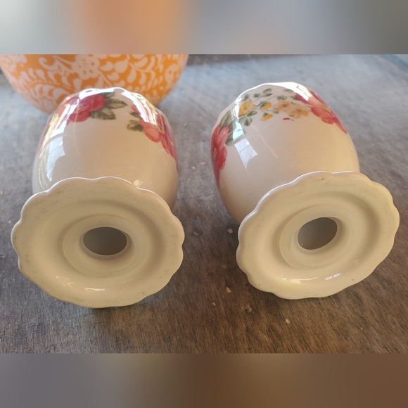 The Pioneer Woman Shakers Set of 2 - Picture 2 of 3